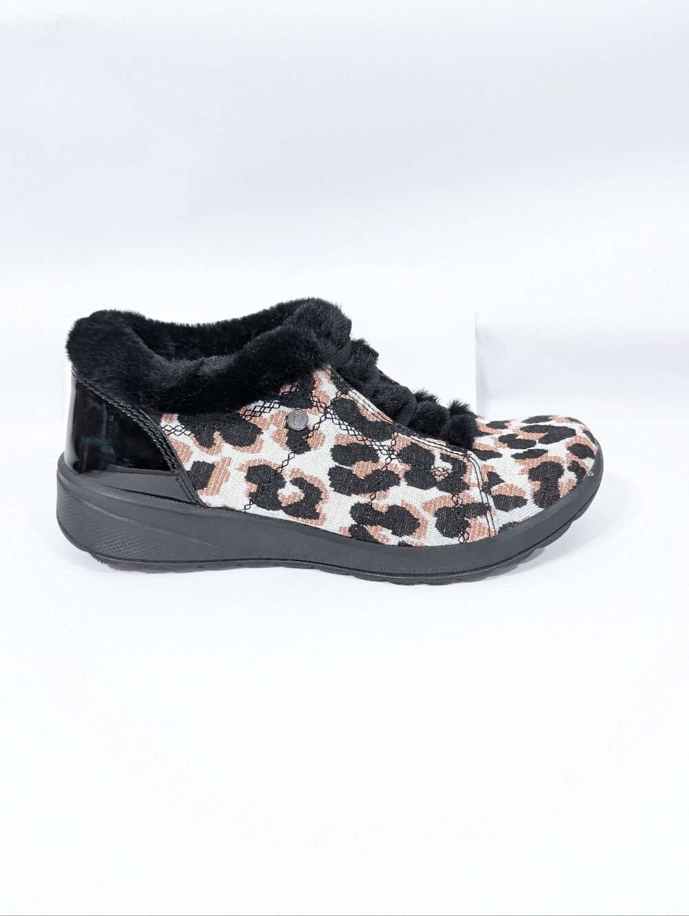 BZees Sneaker Booties sz 8 wide Women Animal Print Shoes Faux Fur Golden cushion